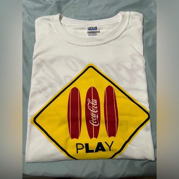 Coca Cola Limited Edition Play LA Surfboard White T-Shirt Size Medium NEW - Picture 1 of 3